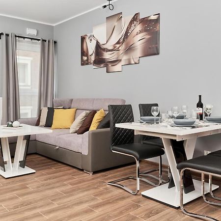 Apartments Wroclaw Jana Pawla II With Free Parking Wroclaw By Noclegi Renters Dış mekan fotoğraf