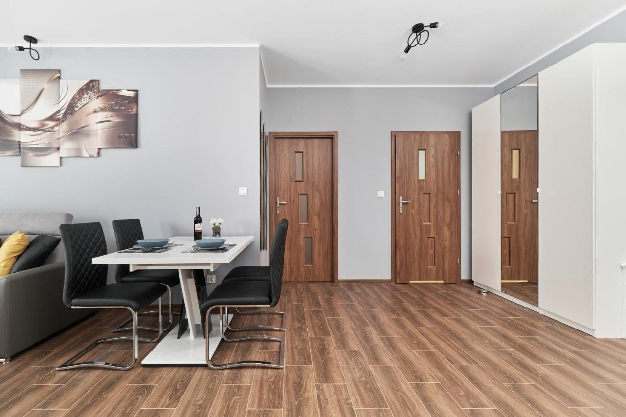 Apartments Wroclaw Jana Pawla II With Free Parking Wroclaw By Noclegi Renters Dış mekan fotoğraf